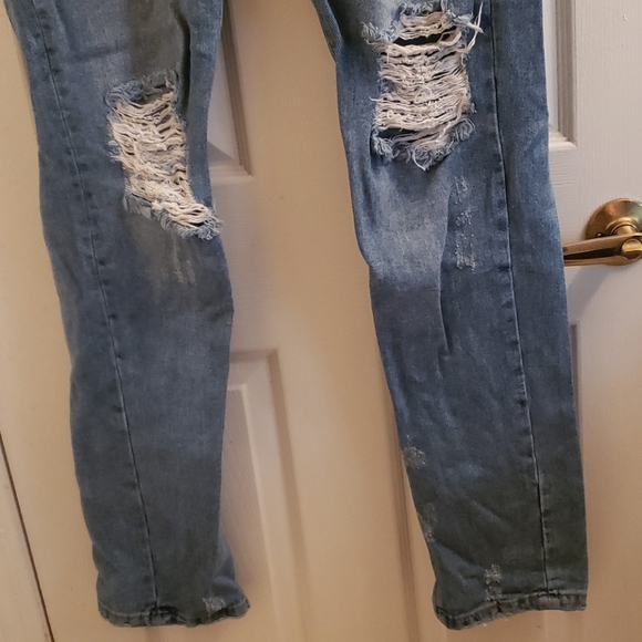 Forever 21 Distressed Jeans Size 34x32 - Picture 3 of 9